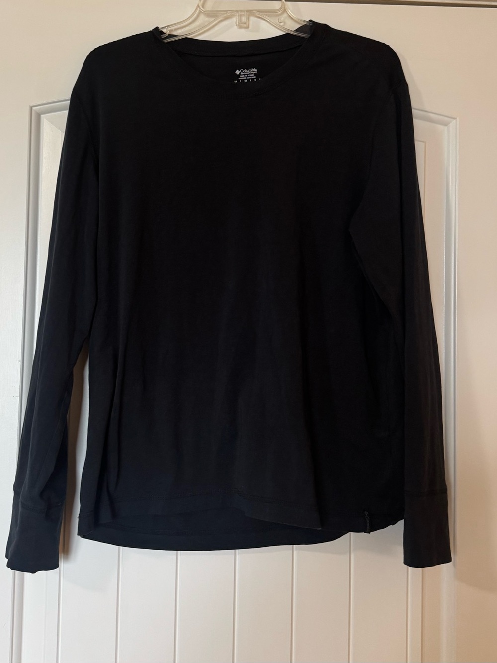 Women’s black Columbia t shirt